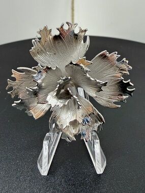 GIOVANNI Silver Floral Metal Brooch Pin - Women's Jewelry